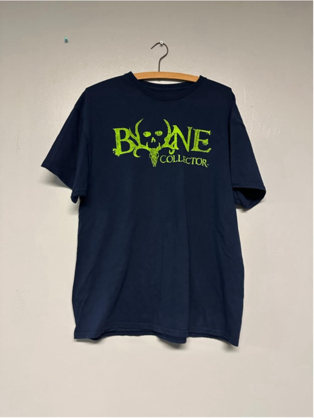 Men's Bone Collector Navy & Lime Green Short Sleeve Tee shirt size XL